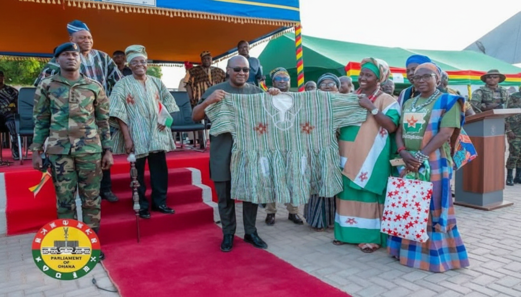 The fugu is a traditional northern Ghanaian garment, that symbolizes authority, heritage, and pride.